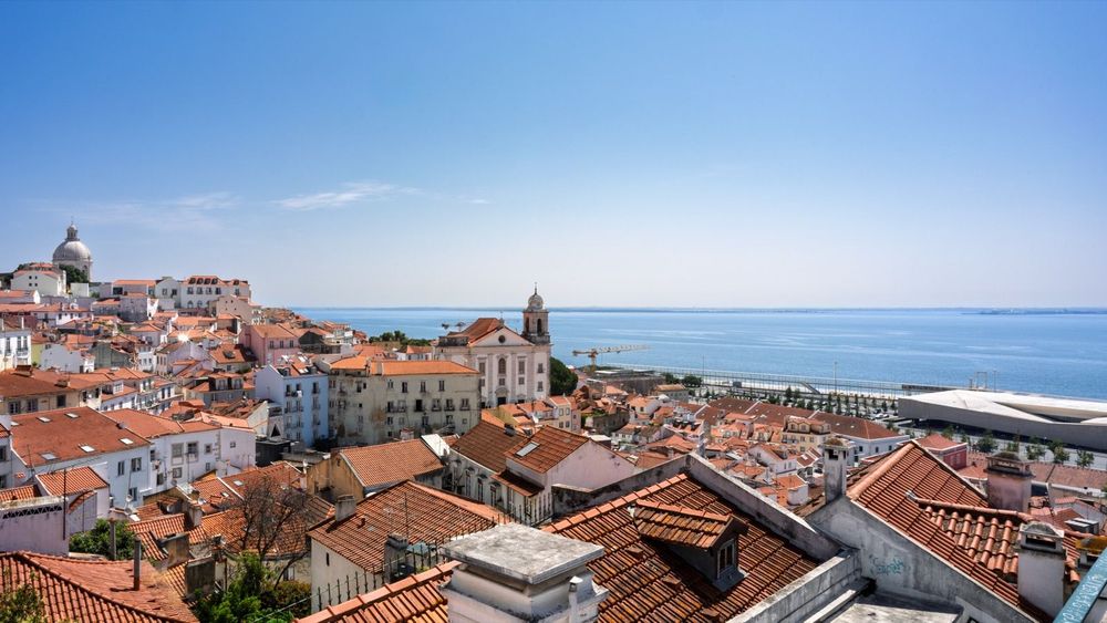 Alfama Lisbon: A Local's Guide to the Oldest Neighborhood (2026)